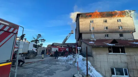 Getty Images A view of the area as fire brigades respond to a fire that broke out in a hotel in Bolu Kartalkaya Ski Center, on January 21, 2025 in Bolu, Turkiye.