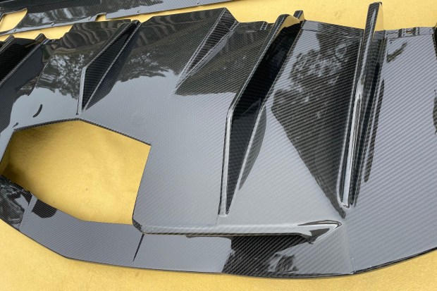 No Reserve: Carbon-Fiber Kit for Lamborghini Aventador LP700-4
