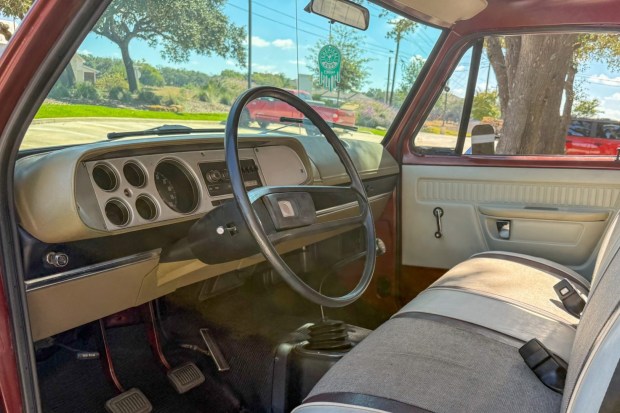 No Reserve: 1977 Dodge D100 Custom Utiline 318 4-Speed