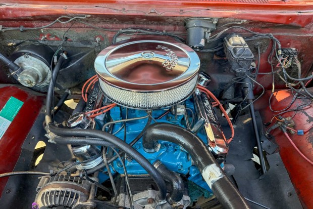 No Reserve: 1977 Dodge D100 Custom Utiline 318 4-Speed